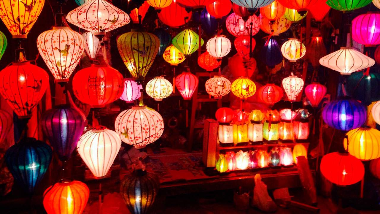 Китайские фонари на Октябрьские праздники — напоминание о задержках отгрузок