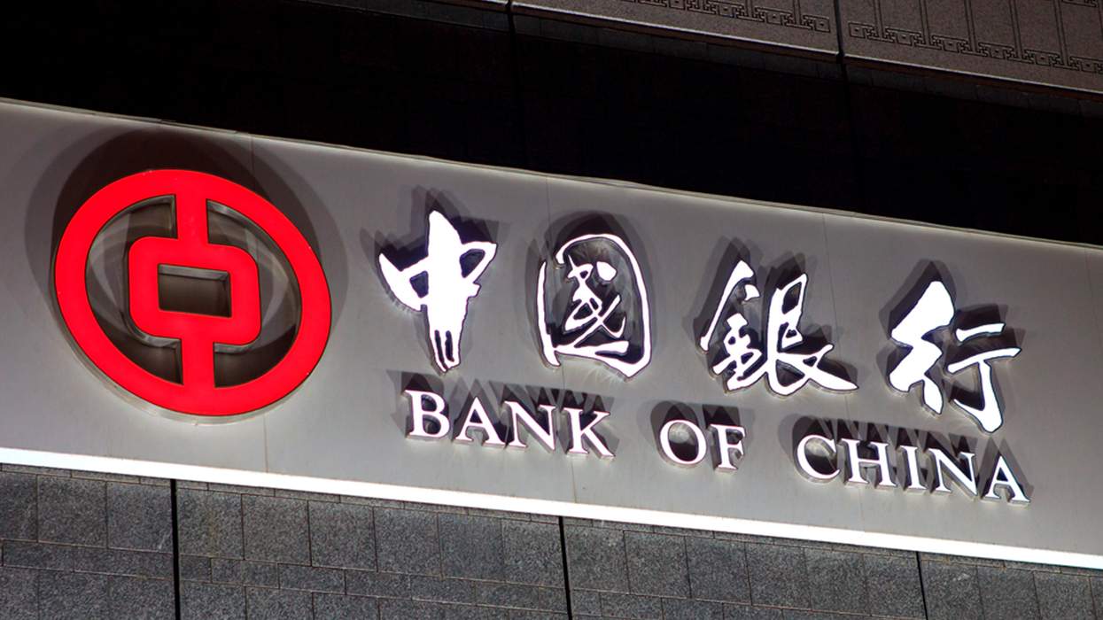 Логотип Bank of China на вывеске здания банка
